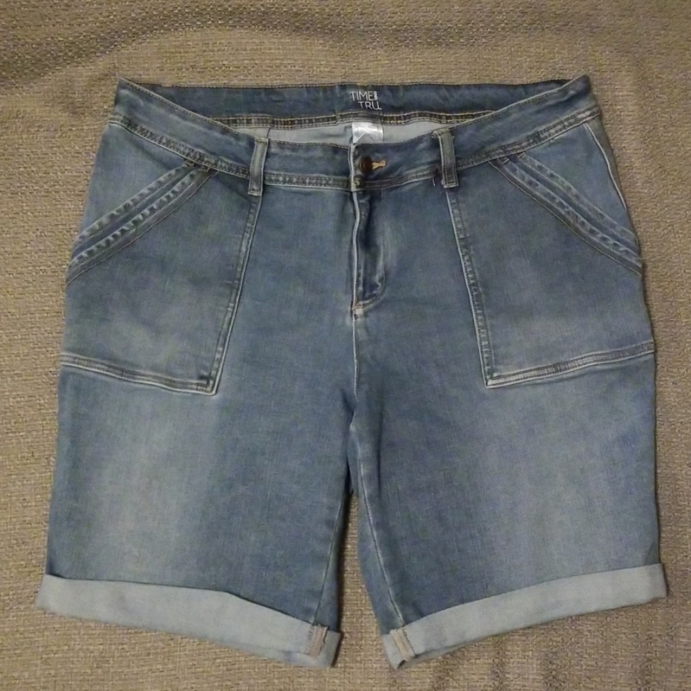 Time and Tru denim bermuda short